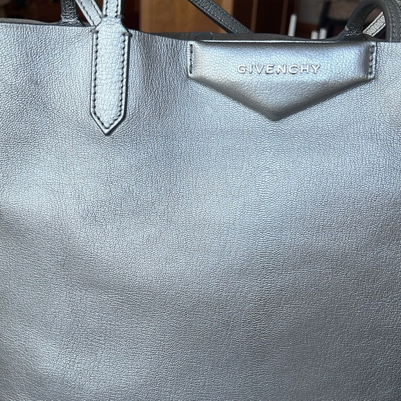 SOLD ❌ Givenchy Metallic Silver Leather Antigona Shopper Tote bag - Picture 3 of 16